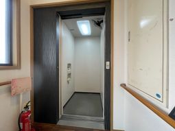 安全に配慮したエレベーター