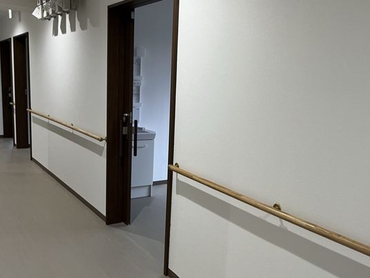 手すり付きの廊下