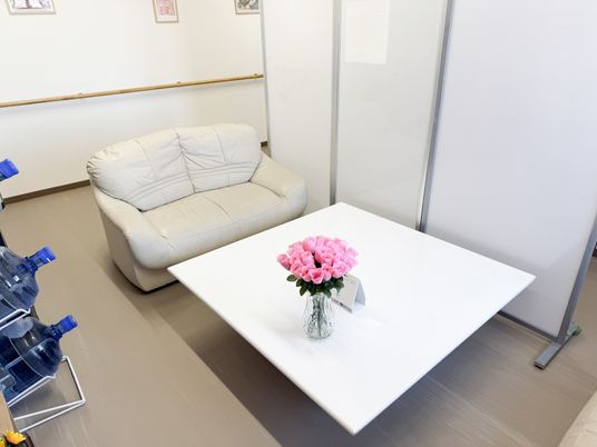明るい小さな部屋
