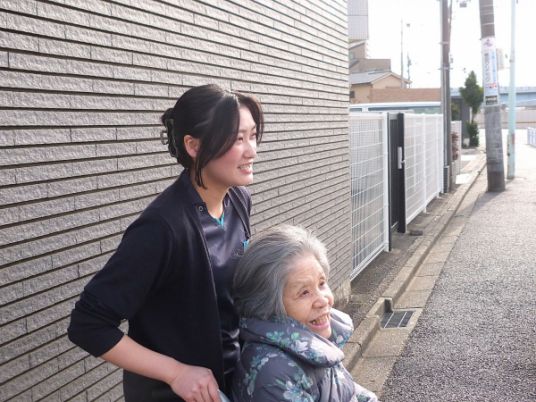 日差しの中庭