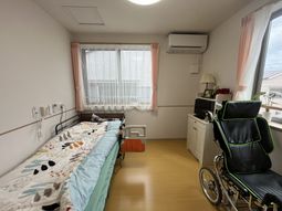 光が差し込む居室