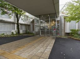 明るい玄関の風景