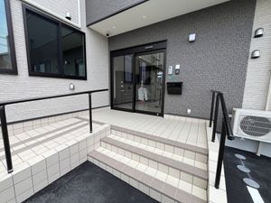 広々とした玄関エントランス