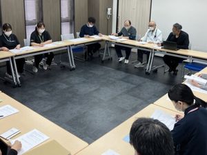 会議中の多目的室  