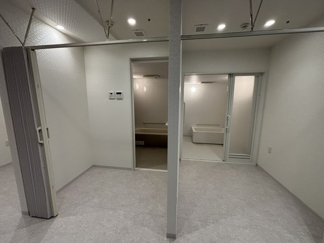 清潔感のある浴室空間 浴室 広々とした清潔感のある浴室です。安心してご利用いただける設計になっています。