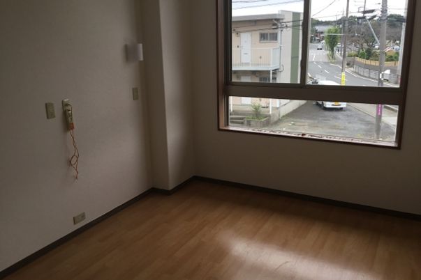 窓辺の明るい居室