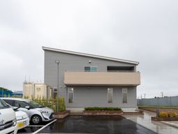広々とした外観