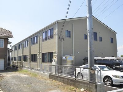 二階建ての建物外観