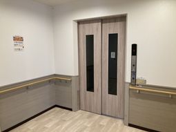 清潔なエレベーター
