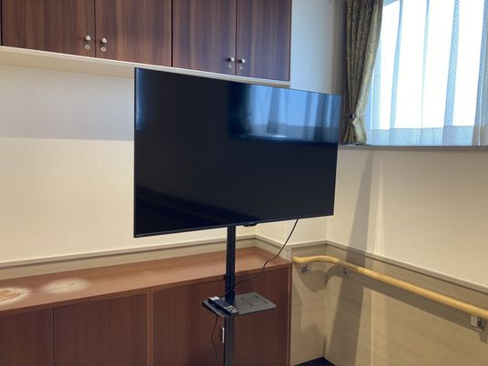 テレビのあるリビング