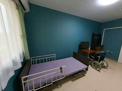車椅子が置かれた部屋