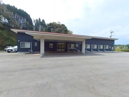 広々とした外観