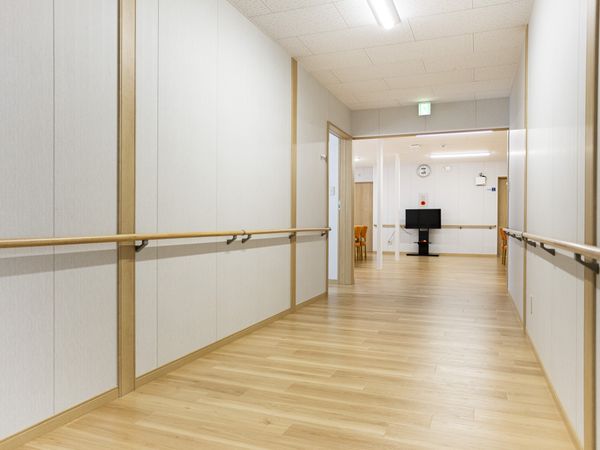 手すり付きの廊下