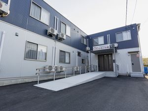 広い通路のあるエントランス