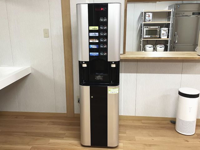 給湯器のある室内 多目的室 多機能な給湯設備のある室内です。快適な職場環境づくりをサポートします。