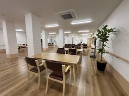 落ち着いた雰囲気の食堂