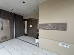 建物の玄関
