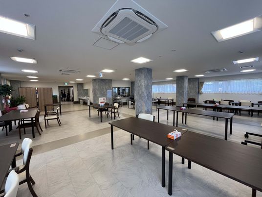 広々としたラウンジ