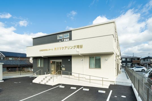 エントランス前の外観