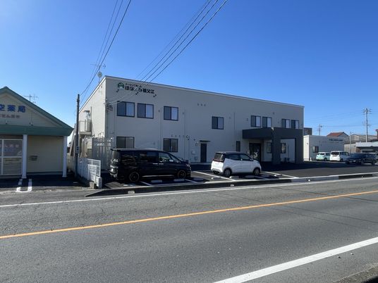 駐車場付きの外観