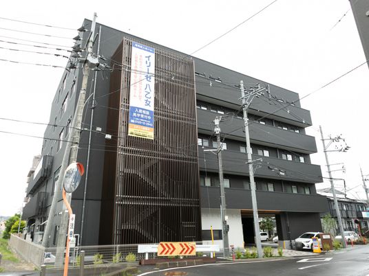 モダンな建物の外観