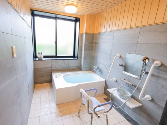 手すり付き浴室
