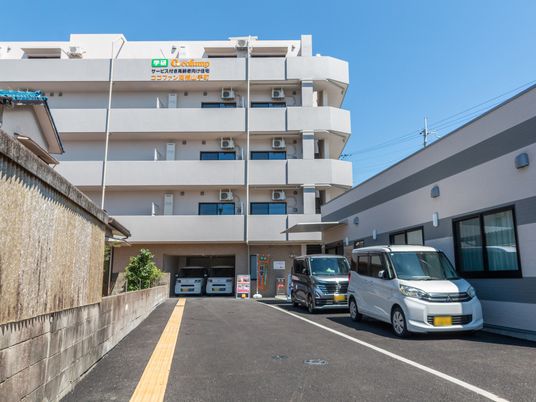 サービス付き住宅の外観  