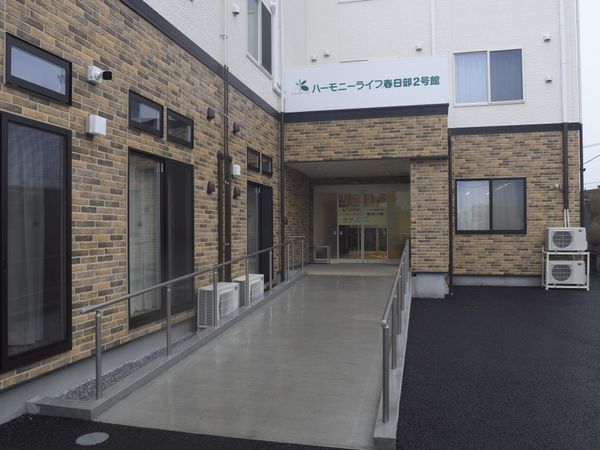 バリアフリーの建物外観