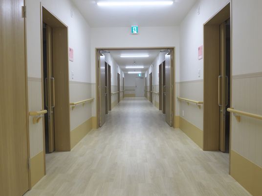 手すり付きの廊下