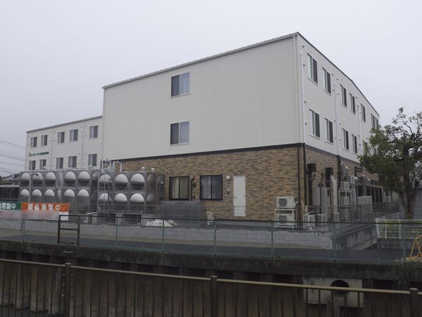 モダンな建物の外観