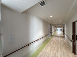 手すり付き廊下  