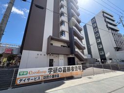 外観の建物前  