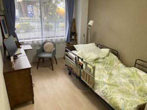 明るい個室の居室