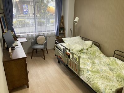 明るい個室の居室