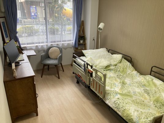 明るい個室の居室