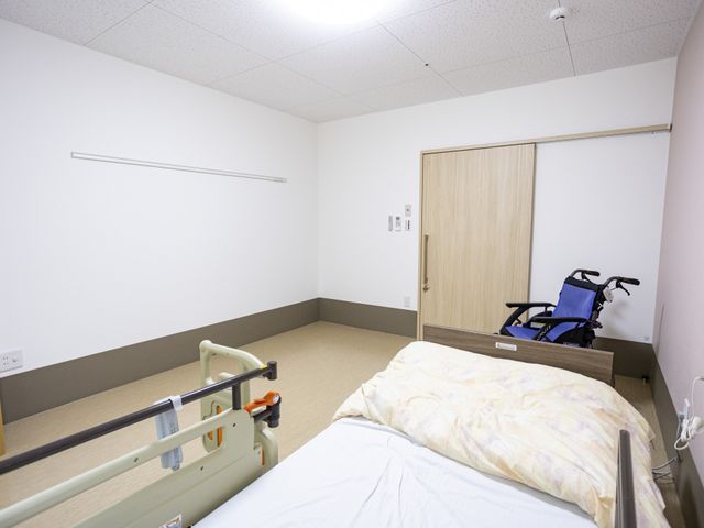 安心できる居室 居室 車椅子でも出入りしやすい広々とした居室です。快適に過ごせる空間が広がっています。