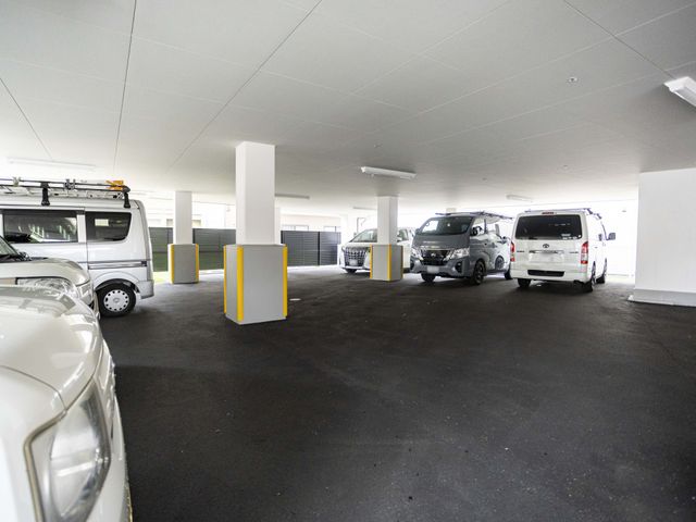 駐車場 外観 広々とした駐車場は、車両の出入りがスムーズにできます。快適な送迎をサポートします。