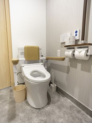 しっかりとした安全装備が整ったトイレ