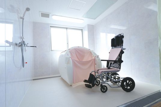 入浴設備と車椅子