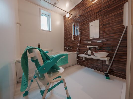 広々とした浴室