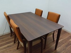 4人用の食卓  