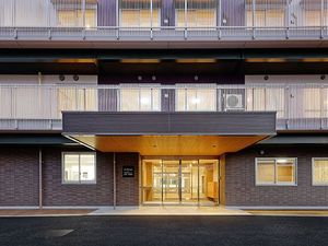 施設の正面玄関外観  