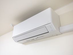 壁に設置されたエアコン