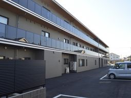 3階建ての建物外観