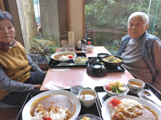 自然光が入る食堂