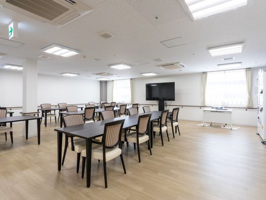 自然光の入る広々とした空間