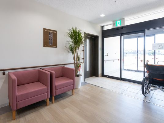 明るいロビーの様子