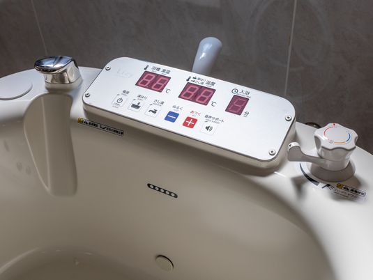 機能的な浴槽の浴室