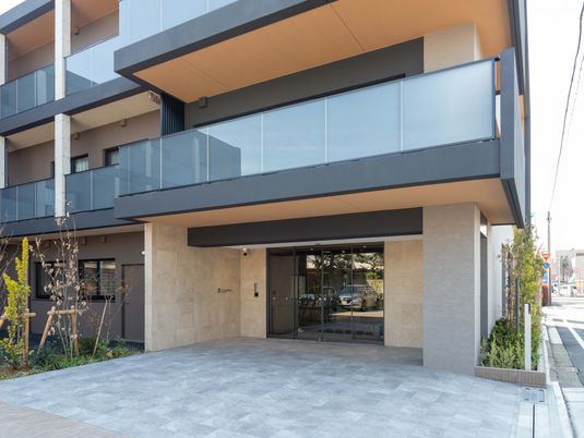 開放感のある建物外観