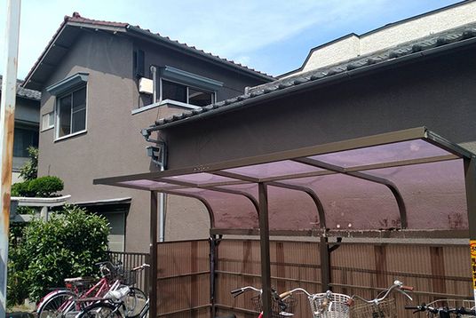 自転車置き場のある建物